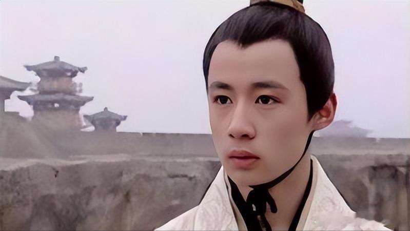 汉景帝废掉儿子刘荣的太子之位后，为何还要赶尽杀绝，派人逼死他？答案很简单，就是觉