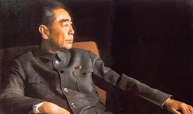 周总理严肃批评李先念：你是中共中央政治局委员、国务院副总理，竟敢这样私下乱走，不