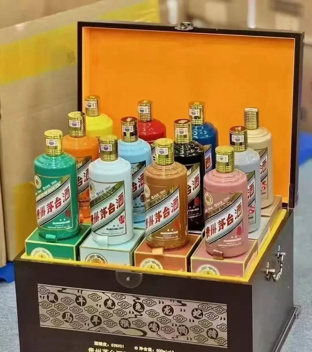 我的朋友中很多人喜欢收藏这种生肖茅台，有的人买这一套花了将近10万，现在的市场价