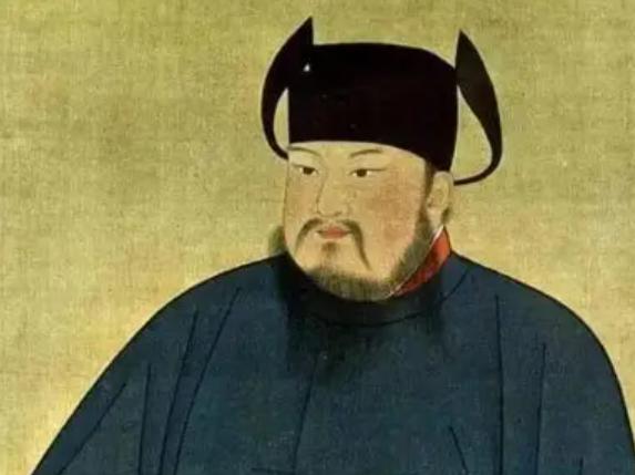 此人47岁造反称帝，一连娶了4个寡妇，被誉为是一代明君。他出身寒微，一连娶了四个