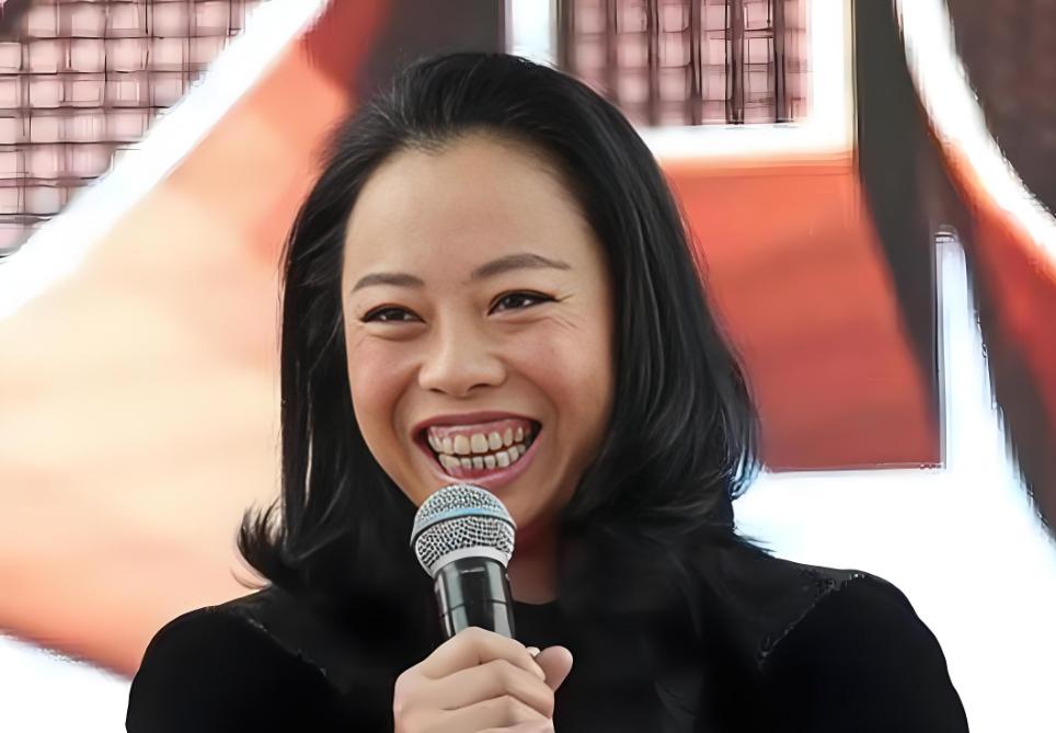 1998年，汪峰走投无路，就给黄绮珊打电话：黄妈，我这有一首歌适合你，标价600