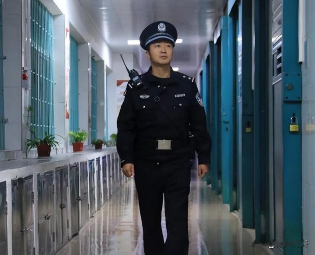请问：法警和狱警都属于公安警察吗？答案：不完全属于公安警察隶属于公安机关，