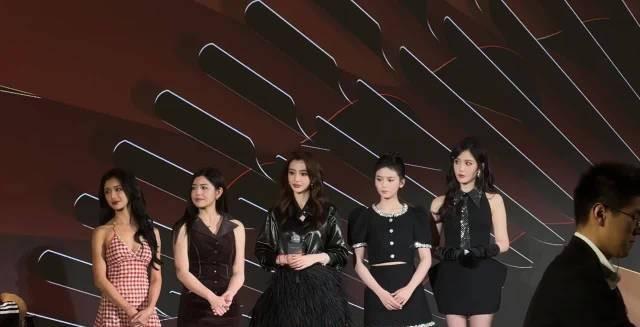Angelababy、陈妍希、合诗雨、王艺瑾、蔡卓宜活动同框，你们第一眼看到的
