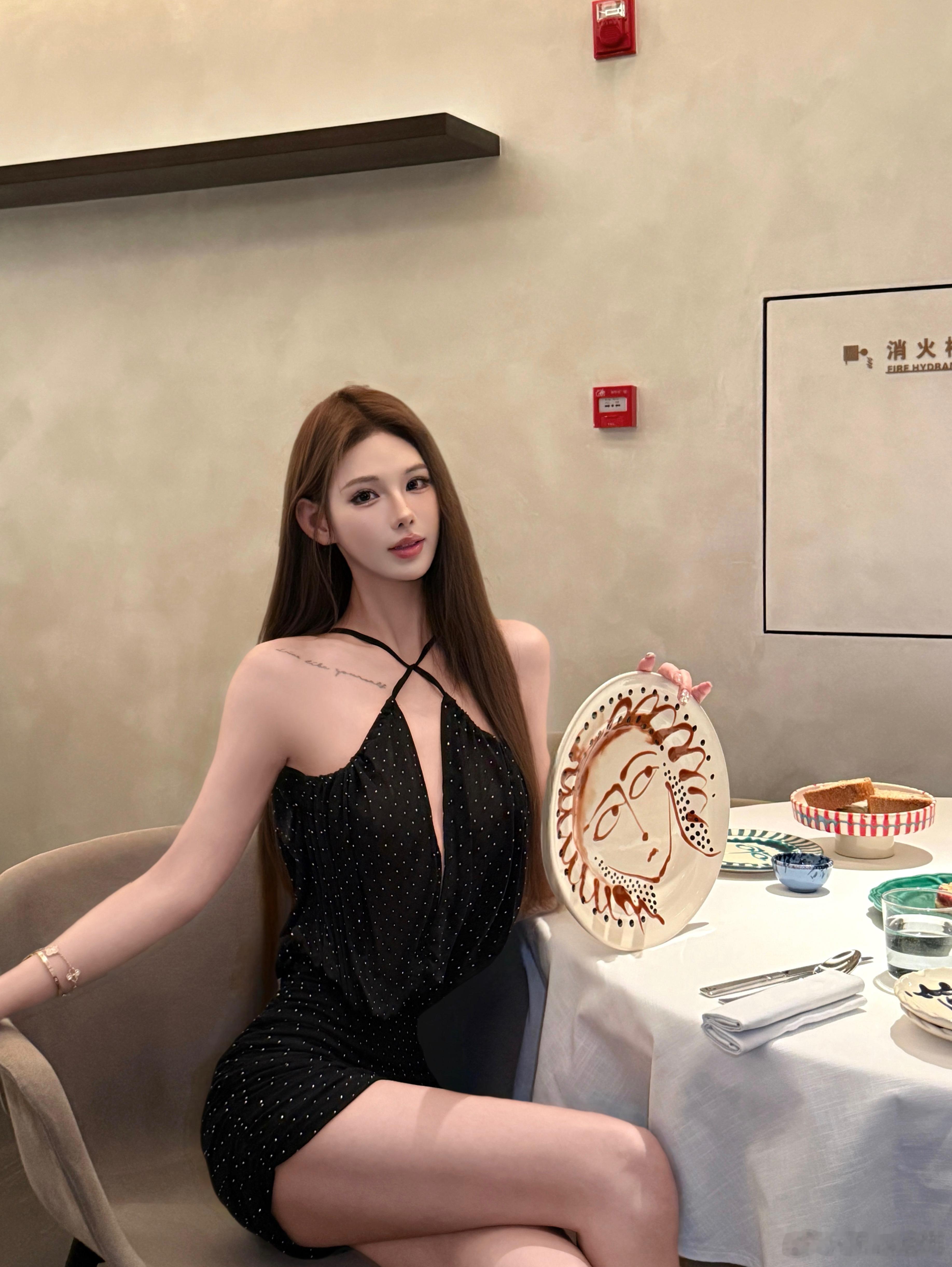 被漂亮盘子吸引🍽️​​​