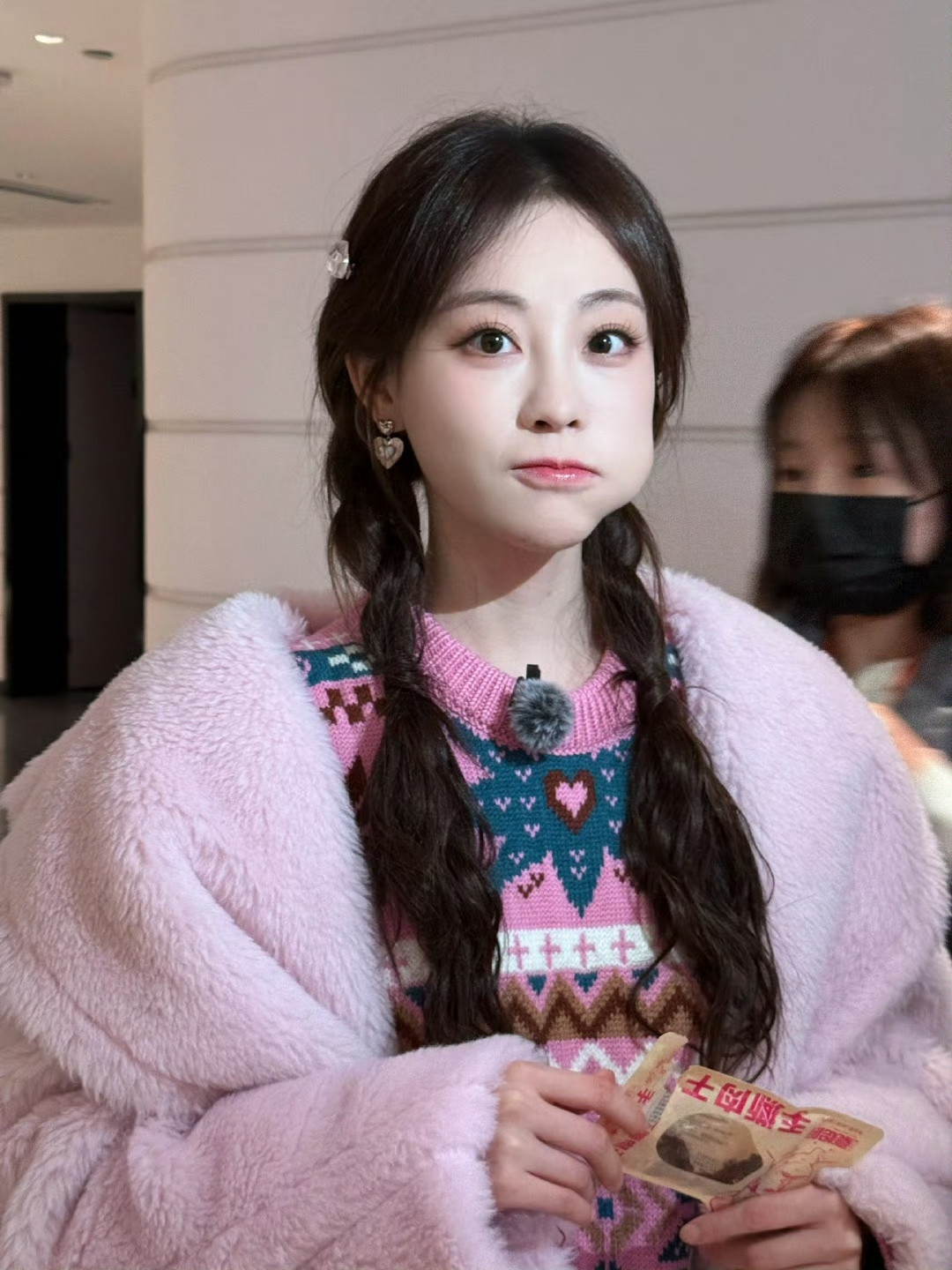 祝绪丹这只小仓鼠又吃起来了