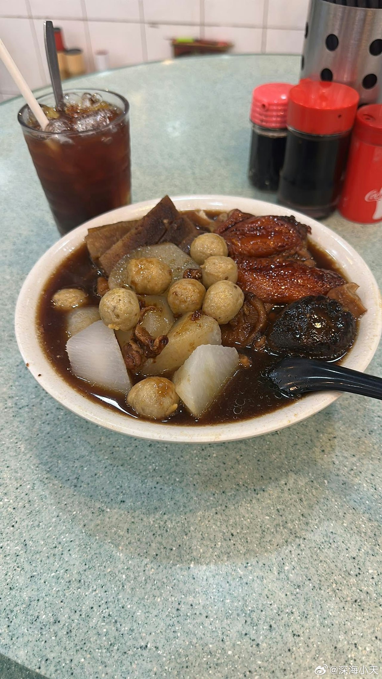 车仔面连冻饮收128，香港网民抱怨成水鱼之都香港01报道，有网民在faceboo
