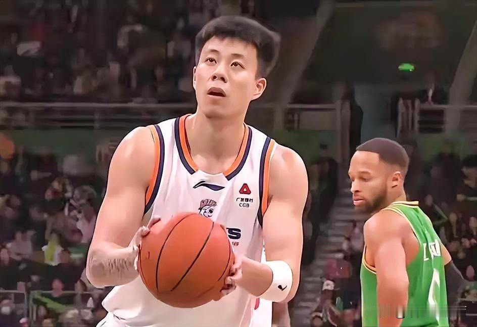 当辽篮主场大比分负于上海队，终于明白了张镇麟离开和弗格被放弃的真正原因。65-