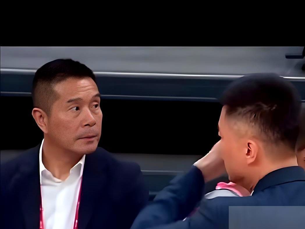 陈海涛左右为难！据CBA媒体人付政浩透露：广东男篮与杜锋的续约谈得不太顺。这事我