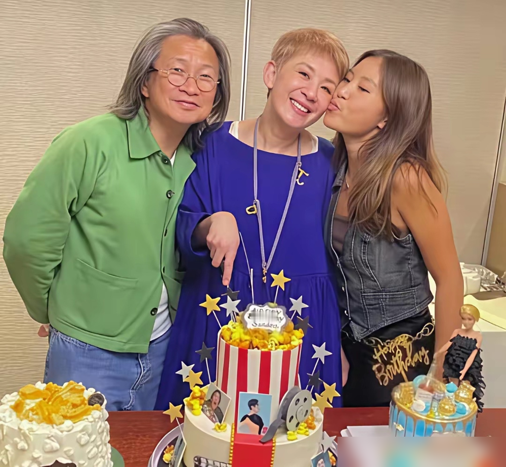 谁懂？吴君如在《花少8》把综艺干成了真实人设立现场！首播两小时破1.27亿，全组都是内敛I人，她一个