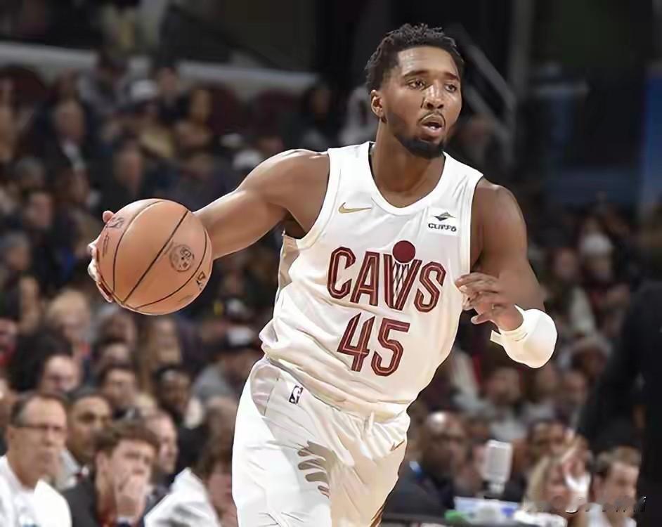 火箭最好方案是用范乔丹谢泼德交换米切尔随着安芬尼-史密斯复出，火箭队总算有个正