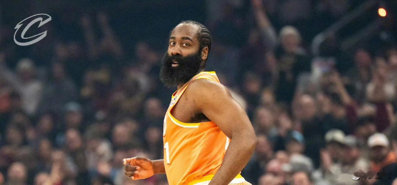 哈登赛后采访：高度评价搭档米切尔，直言两人默契十足、团队氛围极佳。哈登说道