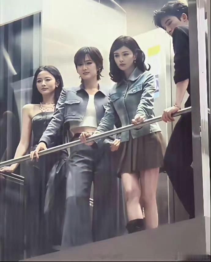 突然有点理解于正了，赵晴的美貌真的很出众。