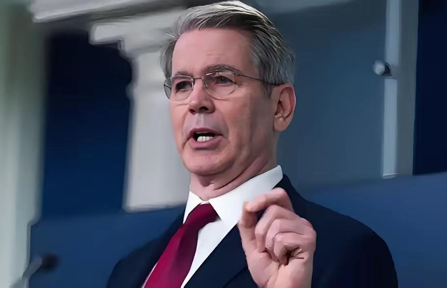 38万亿美债应该让中国买单！贝森特拍桌子，北京连眼皮都没抬一下4月中旬的