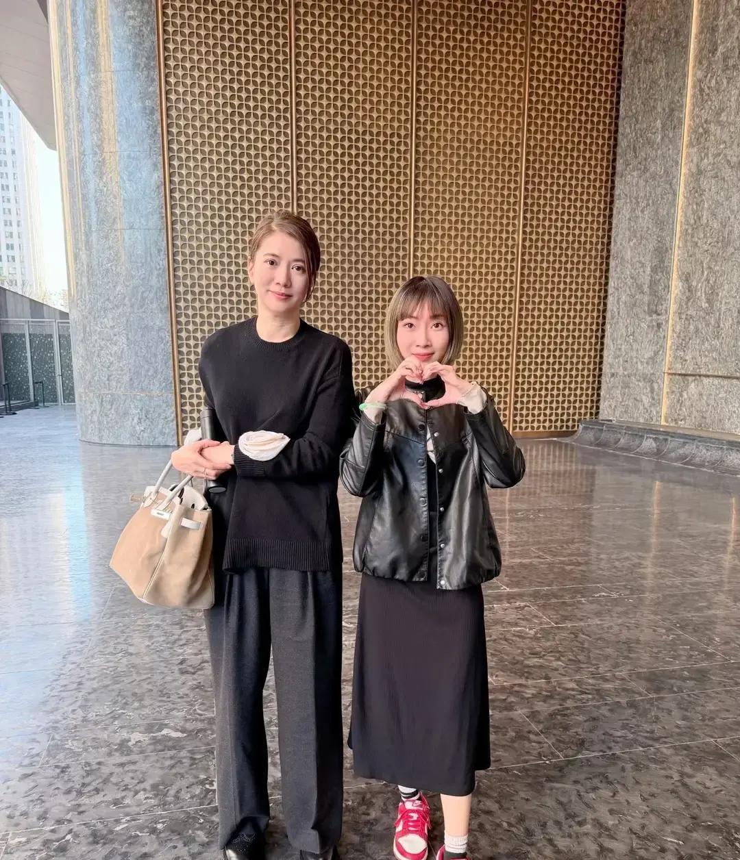 他们的恩爱，藏在最不浪漫的地方。不是生日派对，不是纪念日礼物。是珠海剧组片场