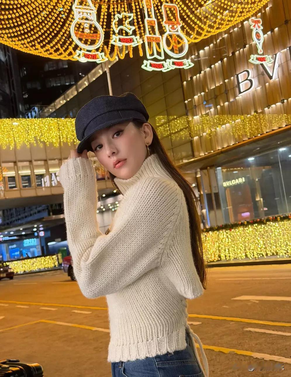 方媛出月子晒美照身材曼妙状态惊艳方媛社交平台更新一组美照。配文“出月子啦