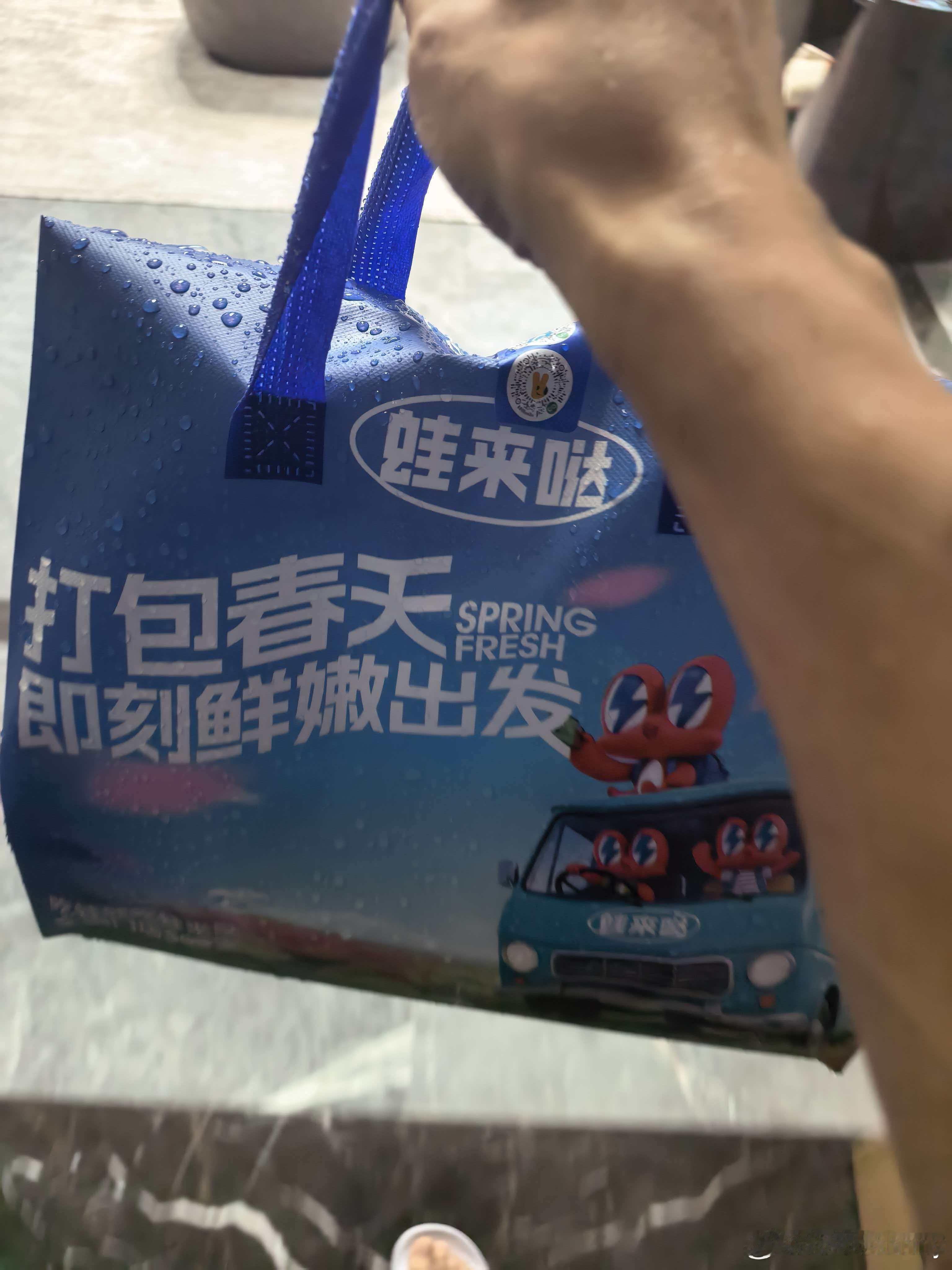 以前从香港带好吃的回来现在带好吃的过去真是风水轮流转深圳
