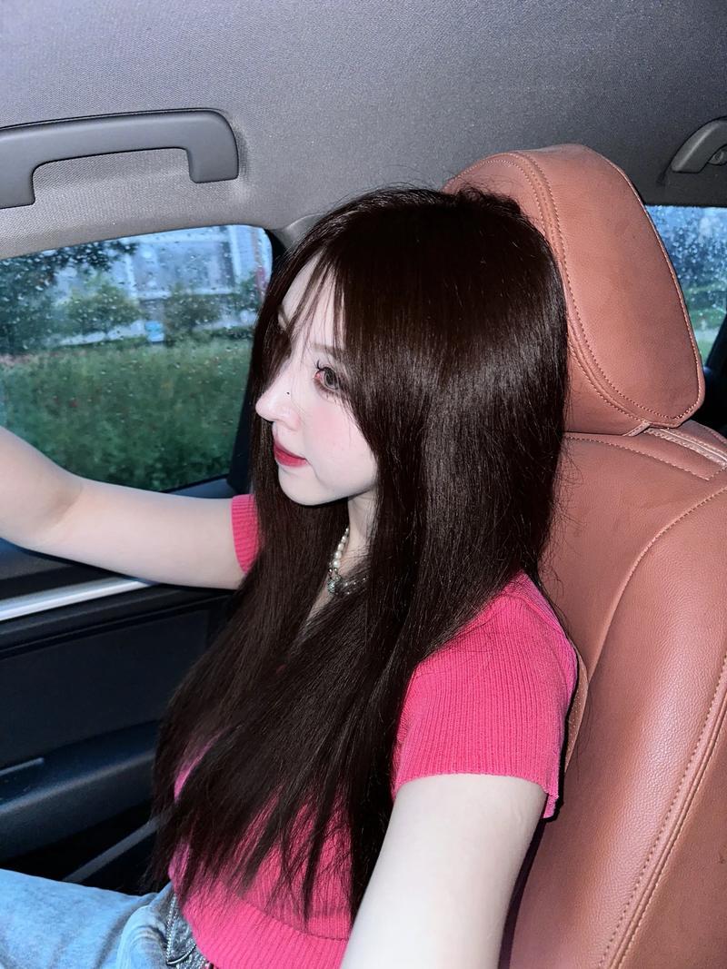 我娶了一个寡妇，新婚夜，她让我穿着内裤睡。我说：“既然我们已经是夫妻了...