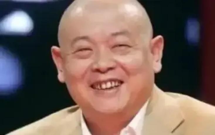 葛优被全网骂了92天，一分钱没给傅彪家。2005年傅彪走的时候，外头欠200多万房贷。冯小刚掏200
