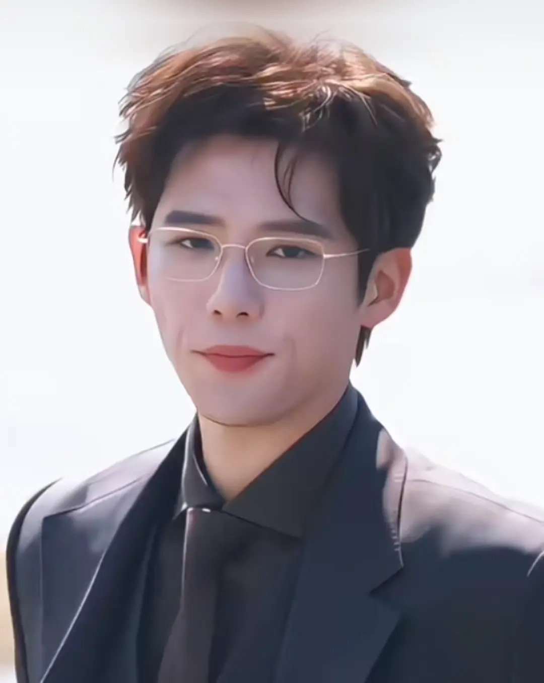 王安宇好好的一个破碎小狗形象为什么要打扮这么油腻