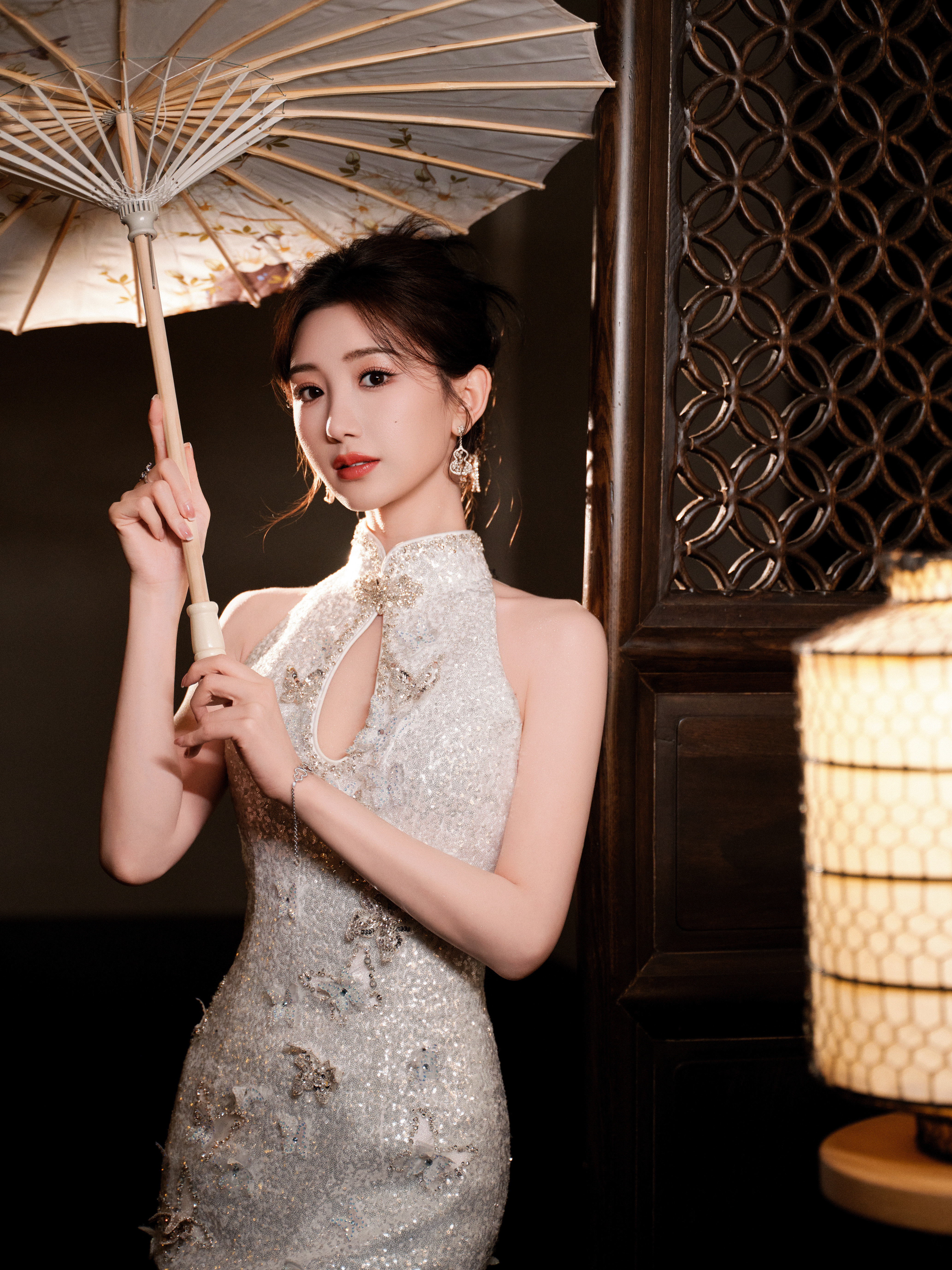期待毛晓彤在新公司带来更多精彩作品，解锁无限可能，一起见证她的演艺新篇章，继续