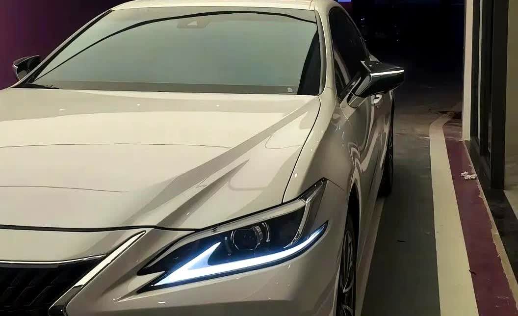 雷克萨斯ES200车主最憋屈的时刻：踩油门被超车！2023款整车1610