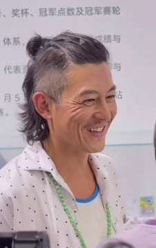 难以置信！谢霆锋和陈冠希是同龄人，为什么他们的容颜差别这么大？二十几年前，他们的样貌看上去差别不大都