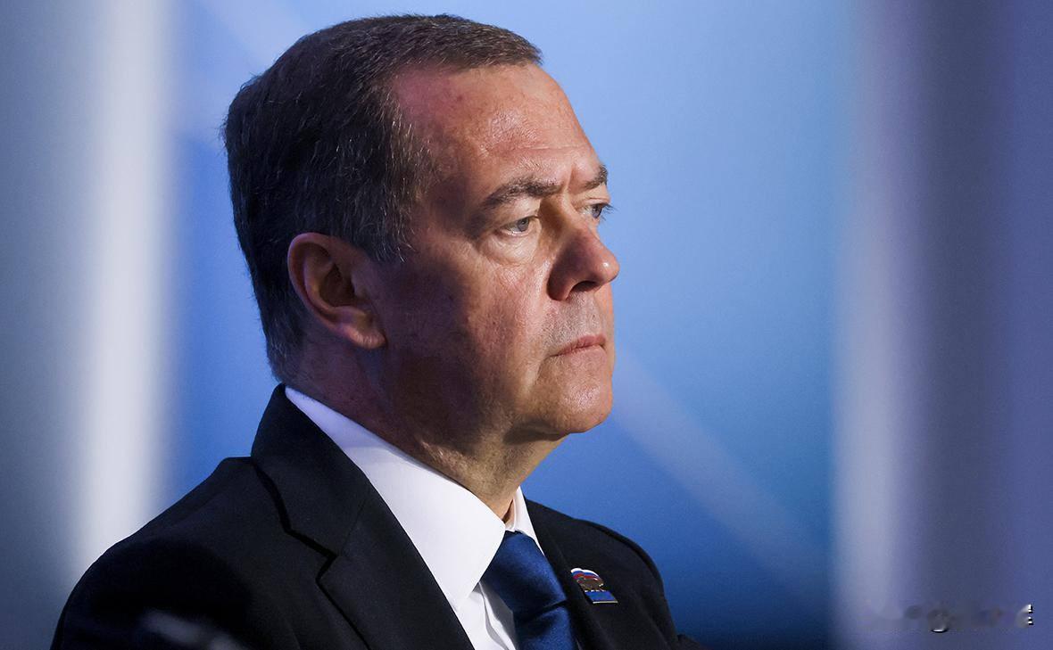 梅德韦杰夫：格陵兰或可加入俄罗斯，建议特朗普抓紧行动1月12日，俄罗斯安全