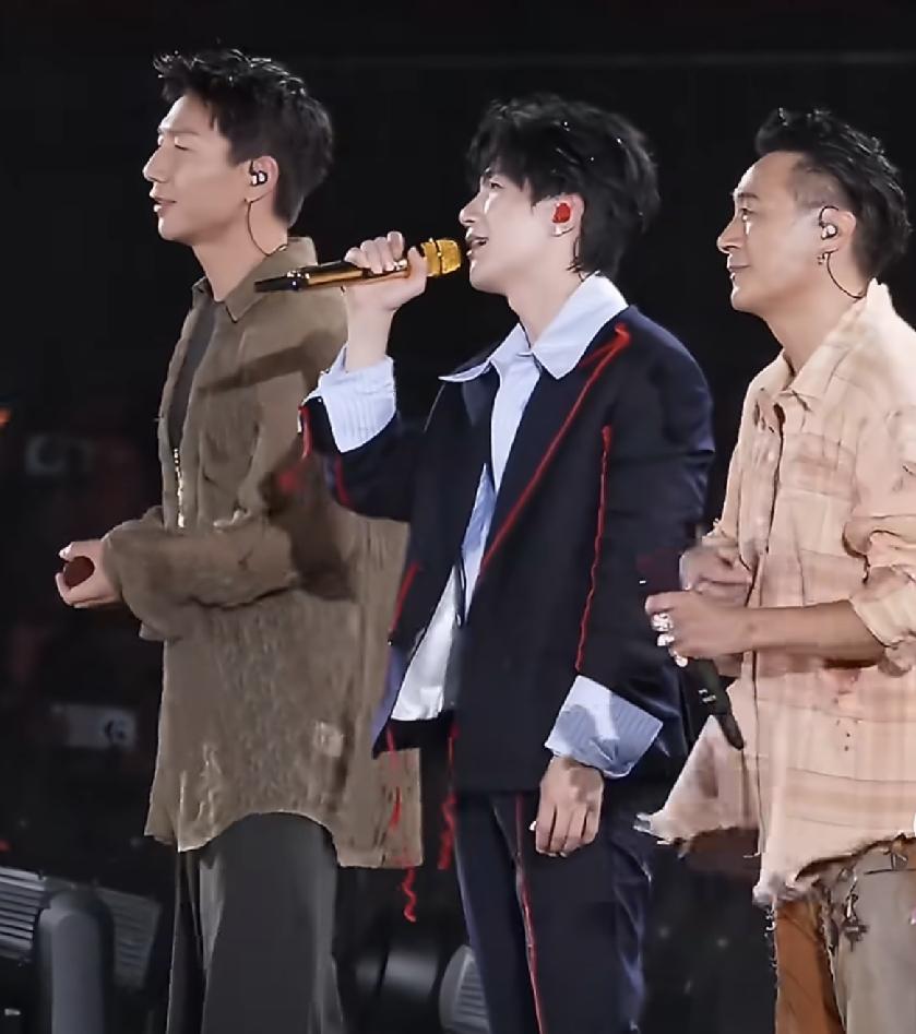 陈楚生三亚演唱会欢乐又感人，这是一个难忘的生日！演唱会嘉宾是吴镇宇和阿如娜，无