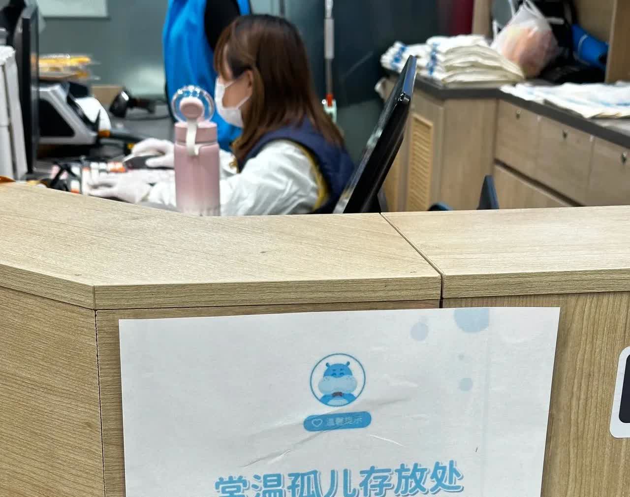 hello，盒马客服，冰镇孤儿不能存吗？当时去问了一下，美女小姐姐说