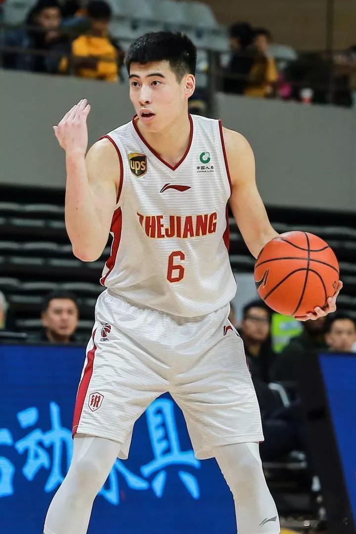 CBA新赛季，浙江稠州金租男篮本土球员合同一览：01、吴前：D类合