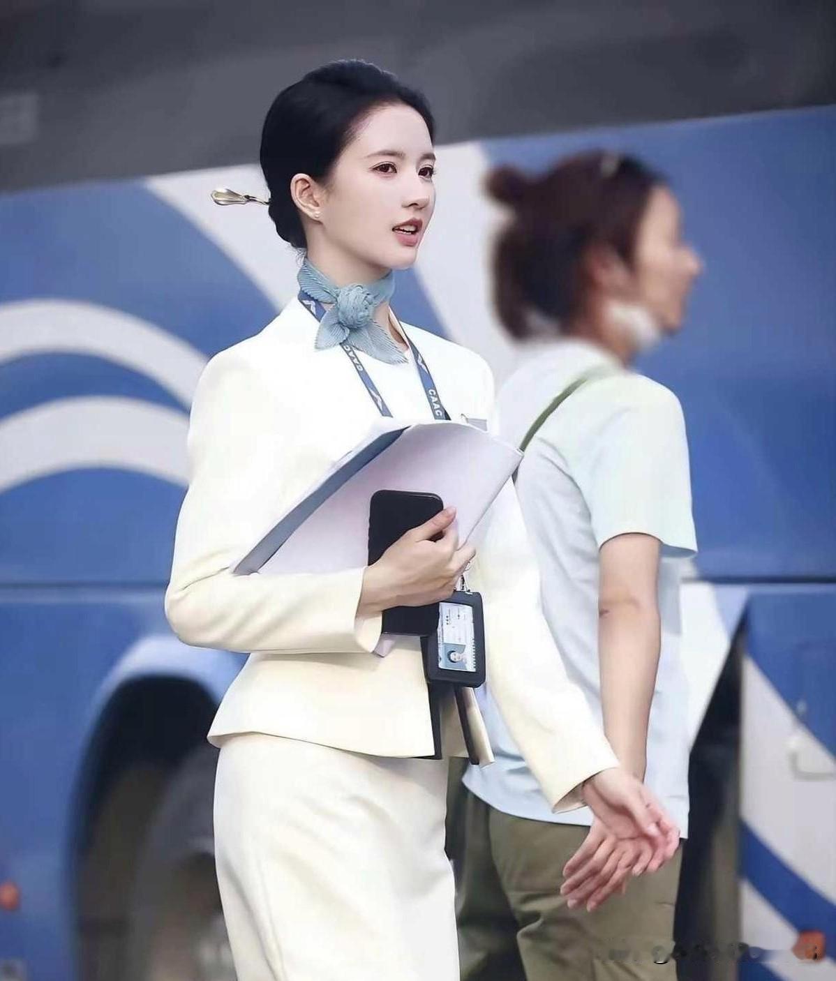 这位美女谁认识啊？颜值怎么这么高，好美啊！