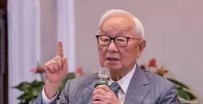 你本来是中国人,却配合老美打压中国,还说什么,“关键技术都在我们手中,若我们决定