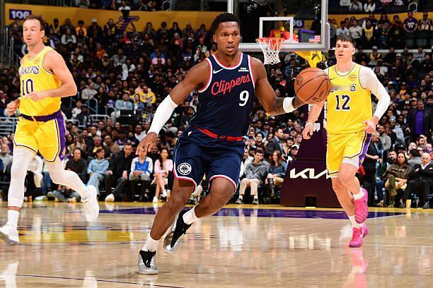 马瑟林加盟快船后几场比赛的表现肯定是不差的，在进攻端连续拿下了高分，在防守端的表