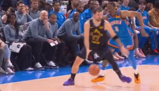 联盟得分王没有对抗受伤！湖人输球又输人在卫冕冠军面前不堪一击。湖人客场