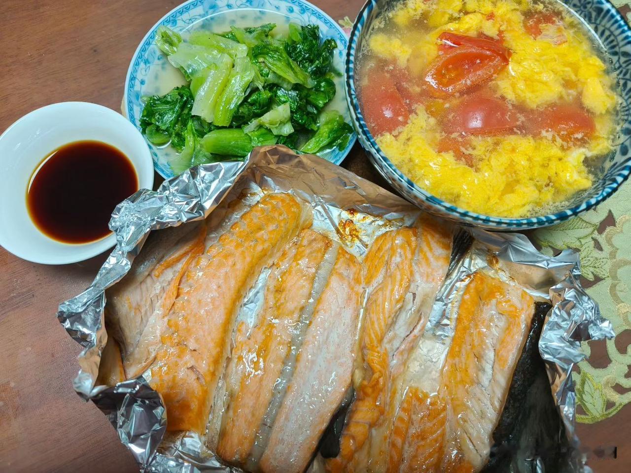 我邻居离婚后，有个四岁的男孩归爸爸。爸爸工作全年无休，把孩子送到农村的奶奶家养着