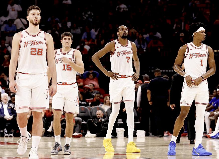 这几场的火箭陌生了，简直和以前不是一个队，就好像突然打法都换了，传球多了失误少了