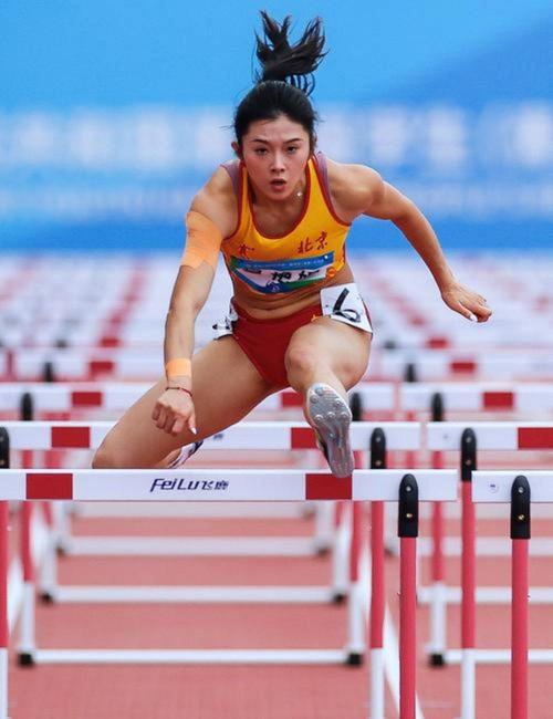 说实话，这成绩一摆出来真有点破防。吴艳妮12秒99、林雨薇13秒00，国内看着挺能打，可日本中岛瞳直