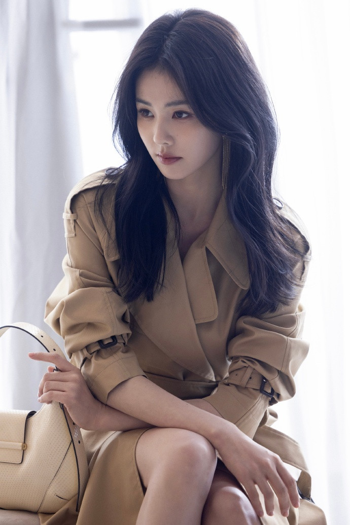 白鹿这组图简直是老公级别的。。此女帅的太超过了[抱抱]​​​