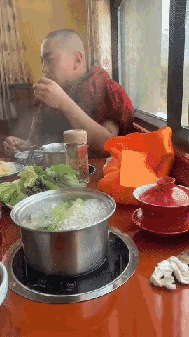 一直以为他们不吃荤菜，是我太肤浅了[捂脸哭]