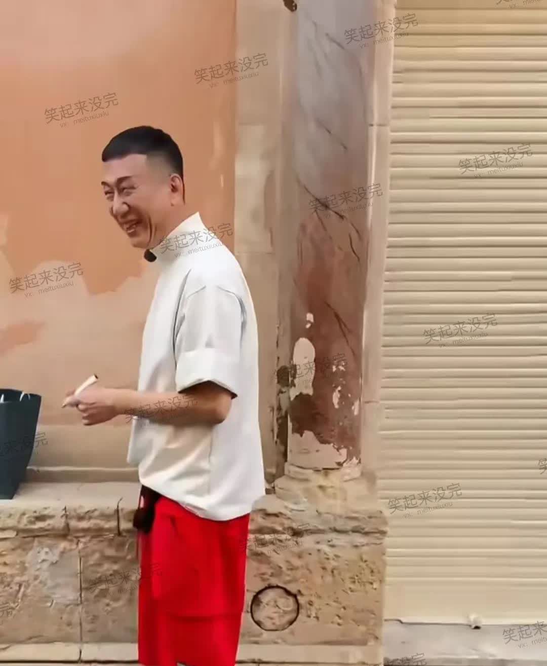 天啊！终于看到演员孙红雷本人了，他眼睛不大是大家公认的，没成想个头还不高，衣品也
