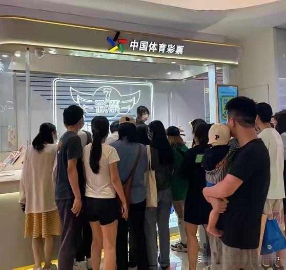 世界杯小组赛首轮结束，足彩销售额68亿。不知道有多少球迷有资格瓜分这