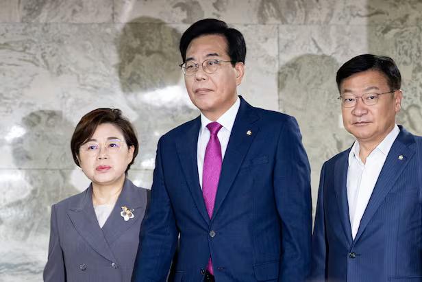 11日韩国最大在野党国民力量党决心参与检察机关改革，不再做旁观者，与此前强烈反对