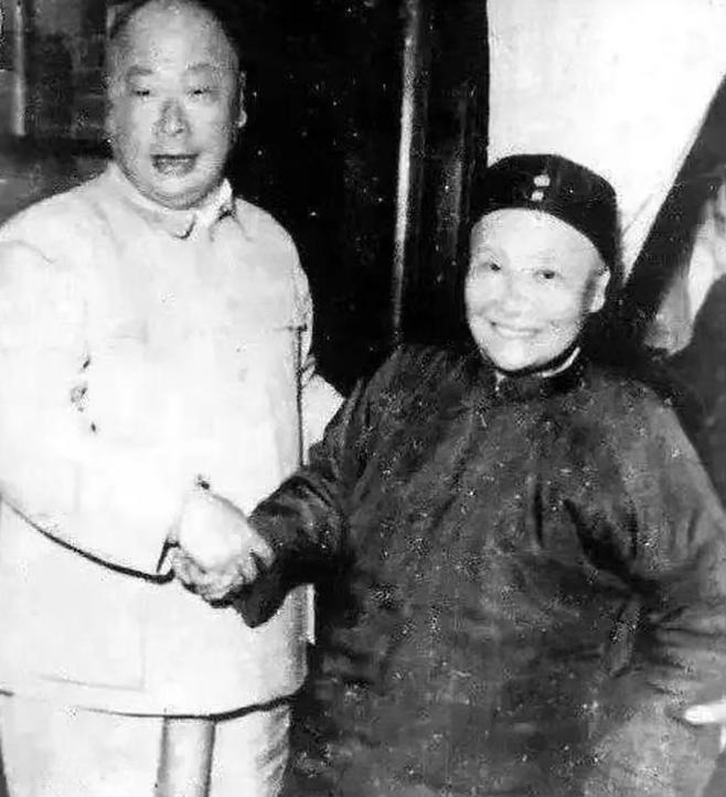 陈毅的母亲曾经是四川一个大户人家的小姐，她17岁的时候，经别人介绍，与一个地