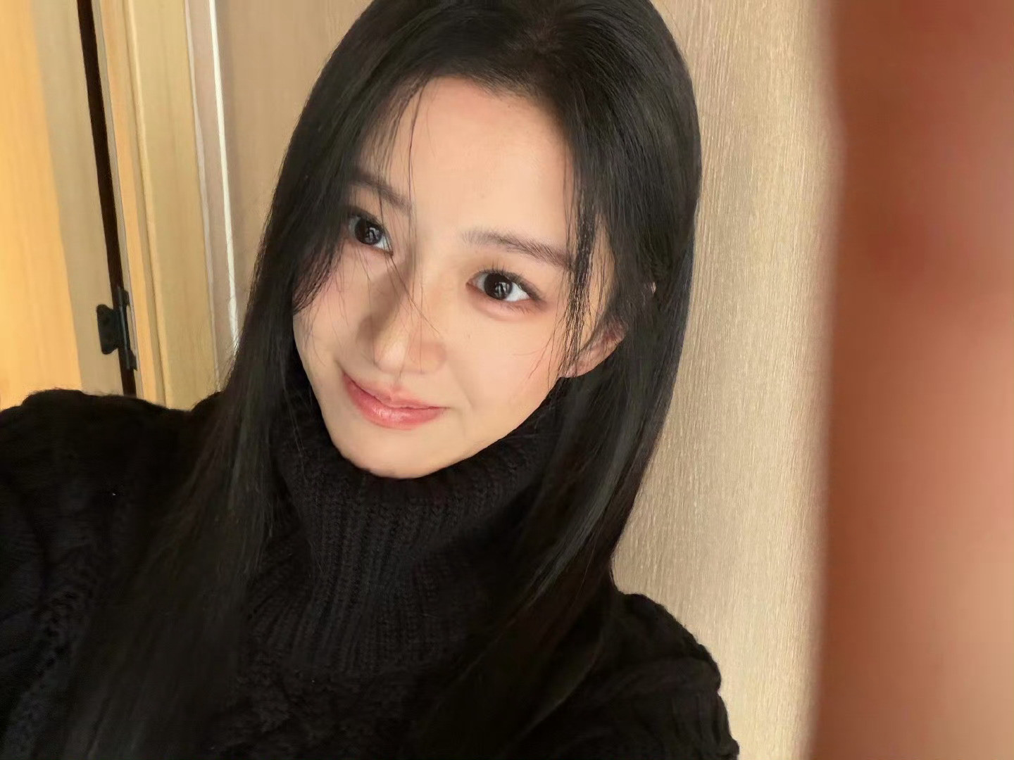 包上恩对自己这个妆是不是特别满意呀，姐姐脸蛋能不能给我捏捏