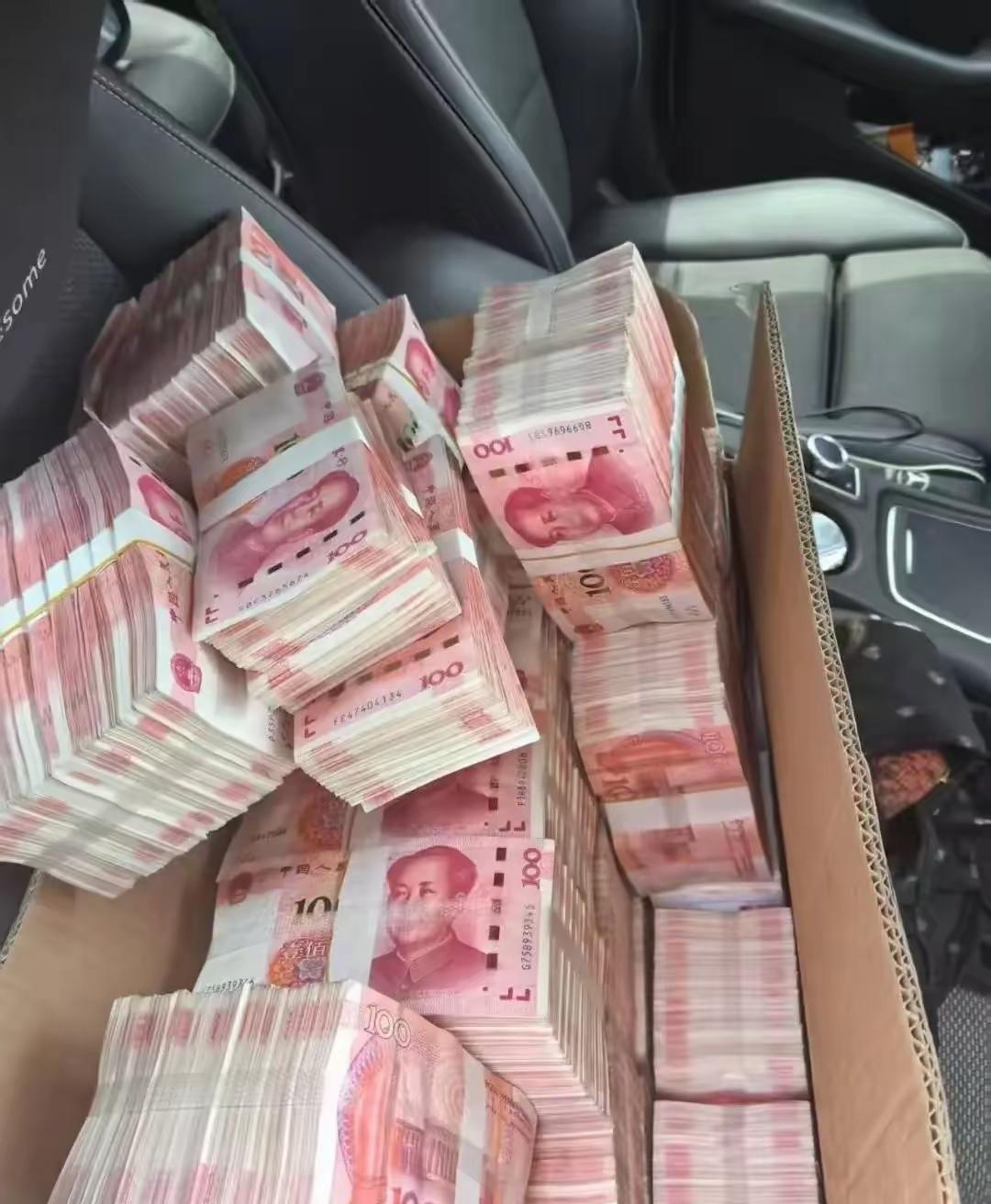 我觉得金钱不是万能的。虽说有钱能解决很多问题，像买豪车、住豪宅，享受顶级医疗资源