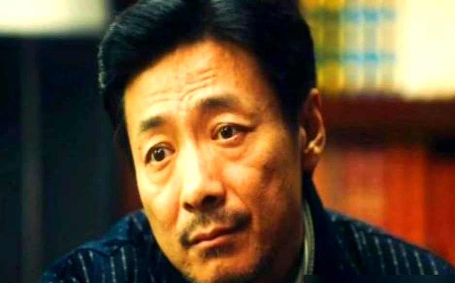 “朱应甲非他不可。”吴越死荐，祖峰读完《交锋》剧本第二天直接进组。他演这个混进体制内的老特务，不瞪眼