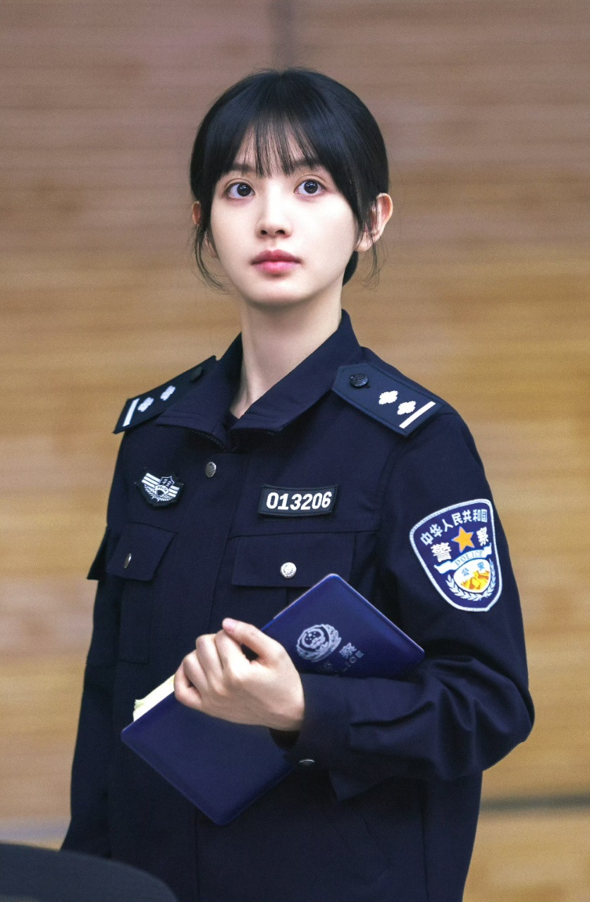 田曦薇田曦薇穿警服好飒田曦薇穿警服气场全开笔挺警服上身，英气氛围感直接拉满✨