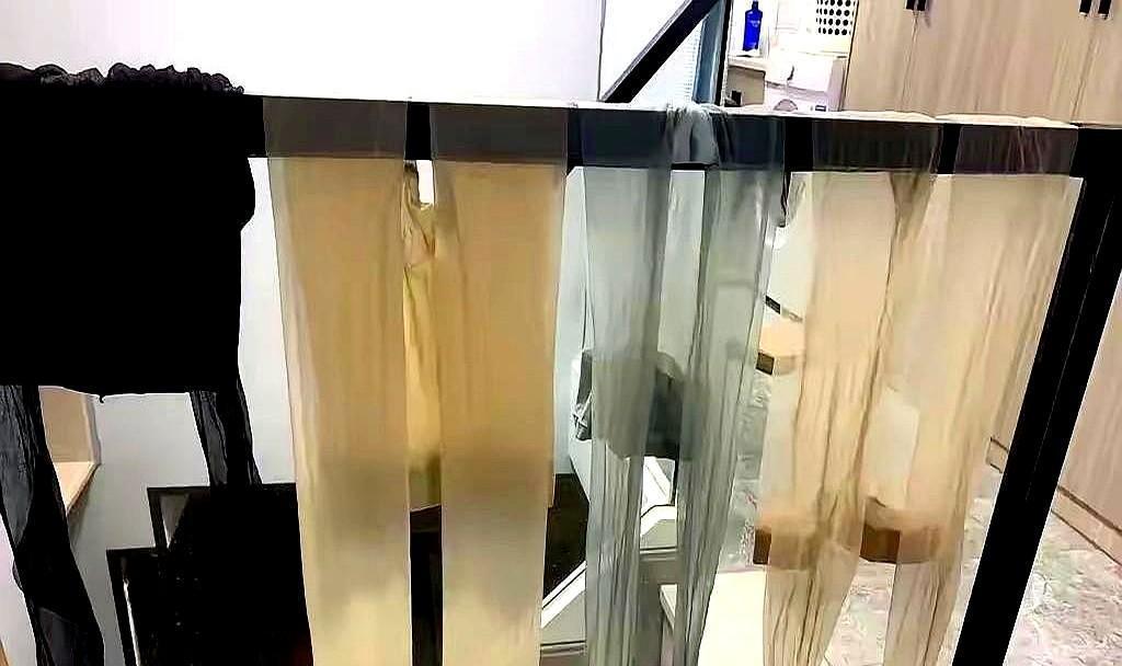 Chanel的三千块袜子早没人抢了，LV却把袜子塞进包里，三万人抢八千套，中签率