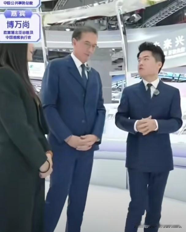 董宇辉的英语被疯狂英语李阳吐槽了，说他在进博会的交谈中有多处语法错误。董宇辉也