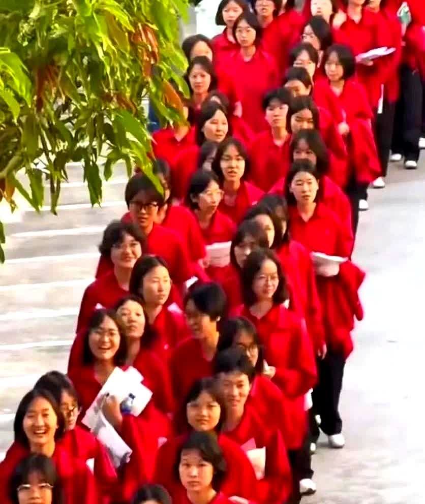 喜讯来啦！张桂梅校长又一次登上热搜榜，华坪女高的奇迹又一次被大家称赞！